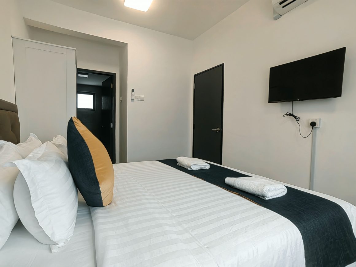 (B) 4 PAX 3 ROOMS